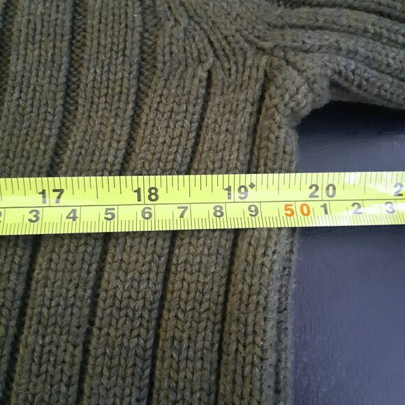 Abercrombie & Fitch SZ M Olive Green Cotton Men's Muscle V-Neck Pullover Sweater - Picture 7 of 11